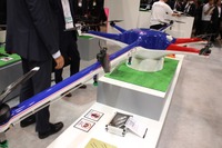 【国際ドローン展16】ドローンもデザイン多様性へ、変則8ローターの試作機を展示…TEAD 画像
