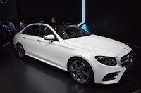 【北京モーターショー16】メルセデス Eクラス 新型、140mm長いLWB初公開 画像