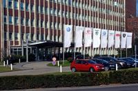 VW、取締役の報酬総額を4割削減へ…排ガス問題 画像