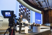 BASF第1四半期決算、営業利益は6%減の19億ユーロ…化学品部門などが不振 画像
