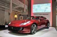 フェラーリ GTC4ルッソ 日本発表、シューティングブレークデザイン受け継いだ最新モデル 画像