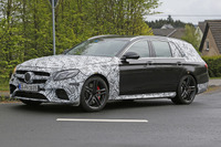 メルセデスAMG E63ワゴン次期型、ほぼフルヌード姿を激写 画像