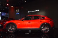 【北京モーターショー16】マツダ CX-4 は「より美しく、“Fun to Drive”を目指した」…小泉チーフデザイナー 画像