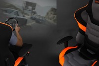 ビーズ、バケットシートタイプの近未来ゲーミングチェアを発売 画像