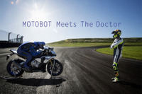 ヒト型自律ライディングロボット「MOTOBOT」、ついにロッシとご対面［動画］ 画像