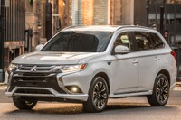 三菱 アウトランダー PHEV、世界累計販売10万台…4年で達成 画像