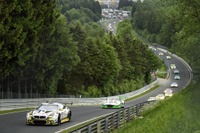 【ニュル24時間 2016】12時間経過:雹が降り赤旗中断、波乱の展開も日本勢は力強く周回 画像