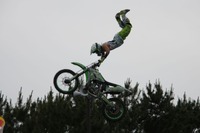 【レッドブル・エアレース 第3戦】バイクが空を飛び、缶が飛行機にトランスフォーム! 画像