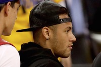 バルセロナのネイマール、NBAファイナルを観戦…試合後はウォリアーズの選手とも交流 画像