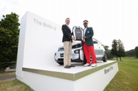 BMWジャパン、日本ゴルフツアー 森ビルカップ優勝の塚田陽亮選手に i3 を贈呈 画像