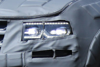 VWの新型7人乗りSUV、ヘッドライトが見えた！ 画像