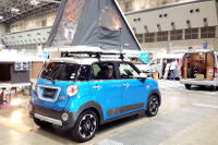 【東京キャンピングカーショー16】テントを載せる…車上泊という発想、30万円台から 画像