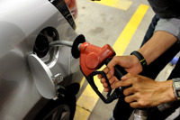 燃料油の国内販売、ガソリンや軽油低調で8か月連続マイナス…5月 画像