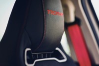 スポーツレザーシートが支える走り… ルーテシア RSトロフィーにLS設定、30台 画像