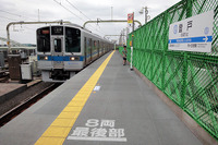 緩行線の線路を敷き、複々線の停車場に…工事中の登戸駅［フォトレポート］ 画像