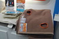 【事前防災・減災対策推進展16】緊急防災毛布「もうたんか」、そのまま担架に…帝人フロンティア 画像