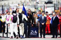 【鈴鹿8耐】スタートフラッグを振るハリウッドスターは誰だ?…噂 画像