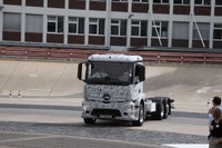 【Urban eTruck】100%EVの大型トラック…ダイムラーが発表 画像