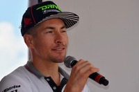 【鈴鹿8耐】ニッキー・ヘイデン、日本のファンらと自らのバースデーを祝う 画像