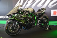 【鈴鹿8耐】決勝前は走りも見られる! 史上最速のNinja H2Rたちを披露 画像