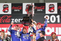 【鈴鹿8耐】ガチンコ勝負の展開でヤマハが昨年以上の強さを発揮、チームワークでつかんだ連覇 画像