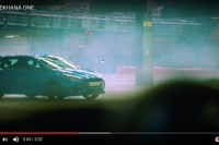 世界一のドローン使い、フォード車と対決［動画］ 画像