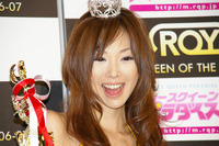 レースクイーン・オブ・ザ・イヤー 06-07 山崎みどりさんが授賞 画像