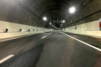 首都高速 横浜北トンネルのすべり台式非常口を体験 画像
