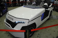 【国際物流総合展16】燃料電池トーイングトラクターを参考出品、市場投入は?…豊田自動織機 画像