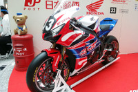 転んでも届けたいものがある！ 日本郵便 Honda 熊本の傷だらけ鈴鹿8耐マシン［フォトレポート］ 画像