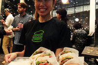 NY発ハンバーガーレストラン「Shake Shack」 東京国際フォーラムに誕生 画像