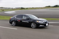 ボッシュ、自動運転システムの開発用車両を公開 画像