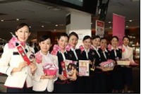 JAL、ピンクスカーフフライトを実施へ…乳がんについて啓発 画像
