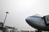 【Good-bye キャセイB747】巨体を支える18輪、2階部分の前方フォルム［フォトアルバム］ 画像