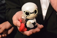 【トヨタ KIROBO mini】今冬から一部店舗通じ先行販売…税抜3万9800円 画像