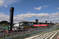 【F1 日本GP】レースウィークイベントが開幕、熱狂的なファンが朝から多数来場 画像