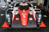 【東京モーターフェス16】富士6時間耐久マシン TS050 HYBRID の横に「特別価格 8500円」 画像