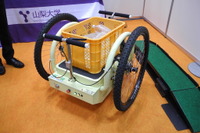【ロボットウィーク16】山梨大学、坂道でも荷台が傾かない二輪運搬ビークルを披露 画像