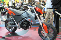 【東京モーターサイクルショー07】BMWもモタードを出す時代です 画像