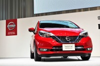 【日産 ノートe-POWER】Vモーショングリルはこれまでの流れから生まれた 画像