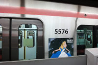 東急ディズニー電車出発、東横線ラッピング車両はサスティナ車5176編成 画像