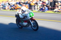 ヤマハの歴代バイクが袋井テストコースでファンを魅了 画像