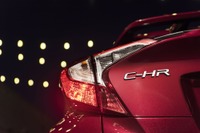 【ロサンゼルスモーターショー16】トヨタ C-HR、米国仕様を初公開へ 画像