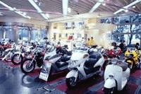 バイクの日には青山のショールームいこう 画像