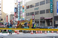 福岡地下鉄延伸工事で道路陥没、11月15日明け方に仮復旧へ 画像