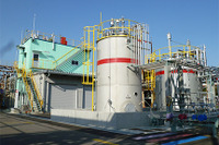 三井化学、リチウムイオン電池電解液製造設備が完工 2017年4月に稼働 画像