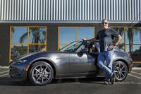 マツダ ロードスター RF、米国第一号車を納車 画像
