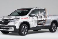 【ロサンゼルスモーターショー16】ホンダ リッジライン に米アイスホッケー仕様 画像