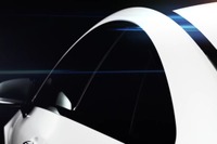 メルセデス Eクラス クーペ新型、ルーフラインが見えた 画像