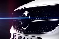 メルセデス Eクラスクーペ 新型、表情見えた 画像